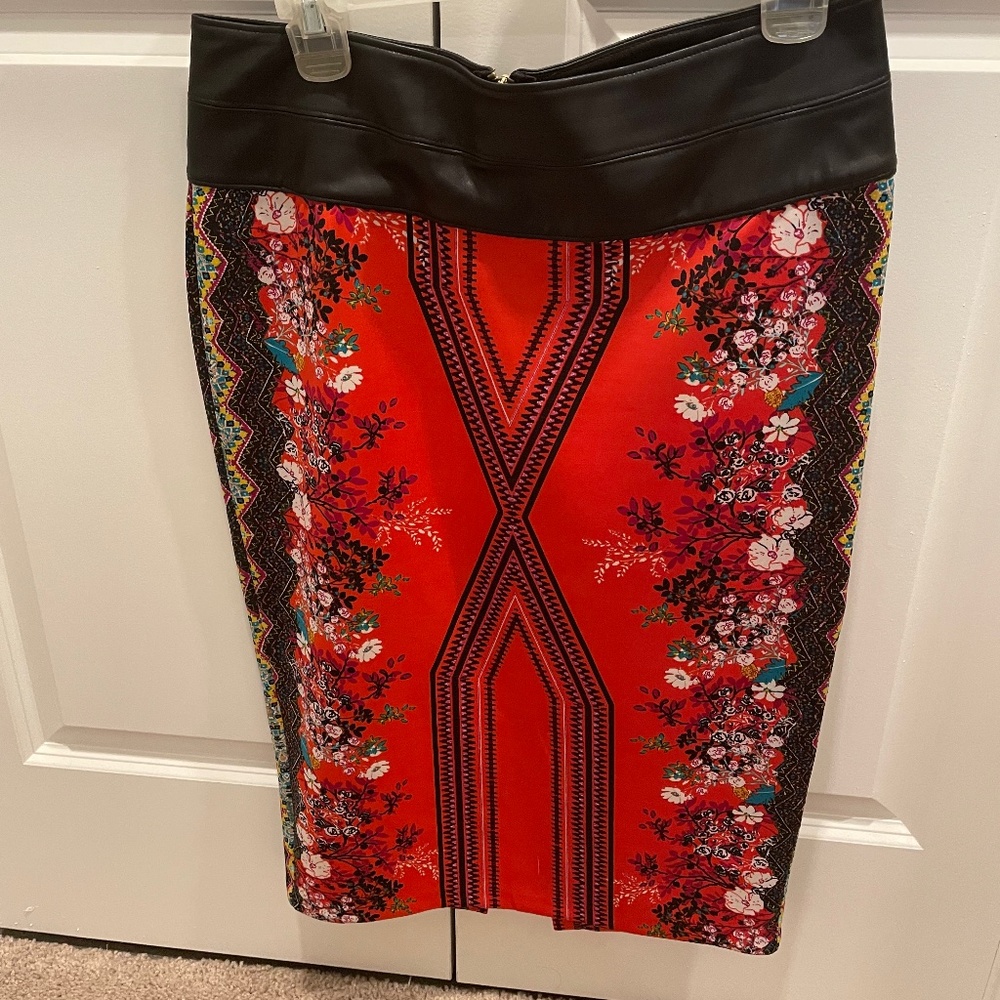 Red and black stretch skirt